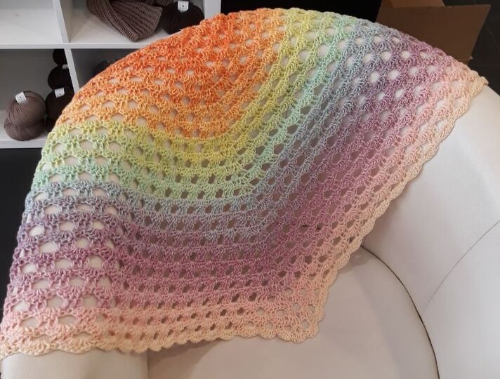 Häkelanleitung Dreieckstuch Blütenrausch