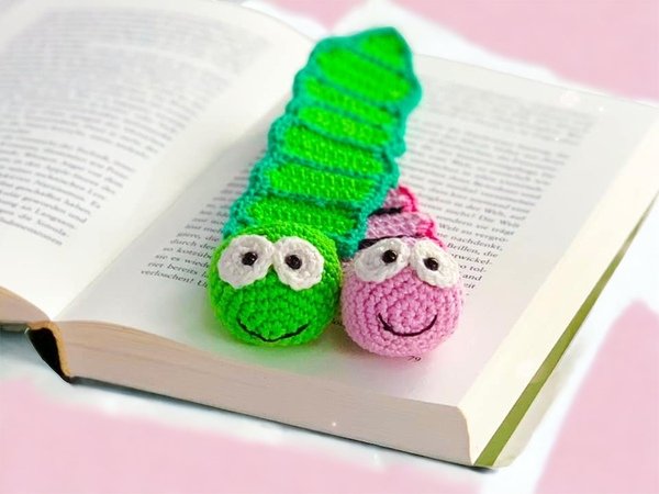 Bookworm Bookmarker - crochet pattern