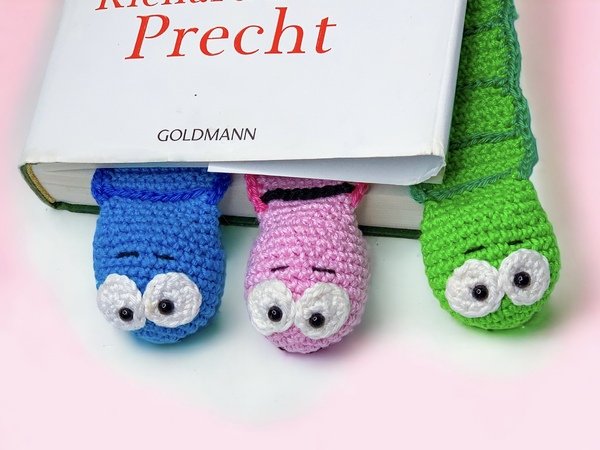 Bookworm Bookmarker - crochet pattern