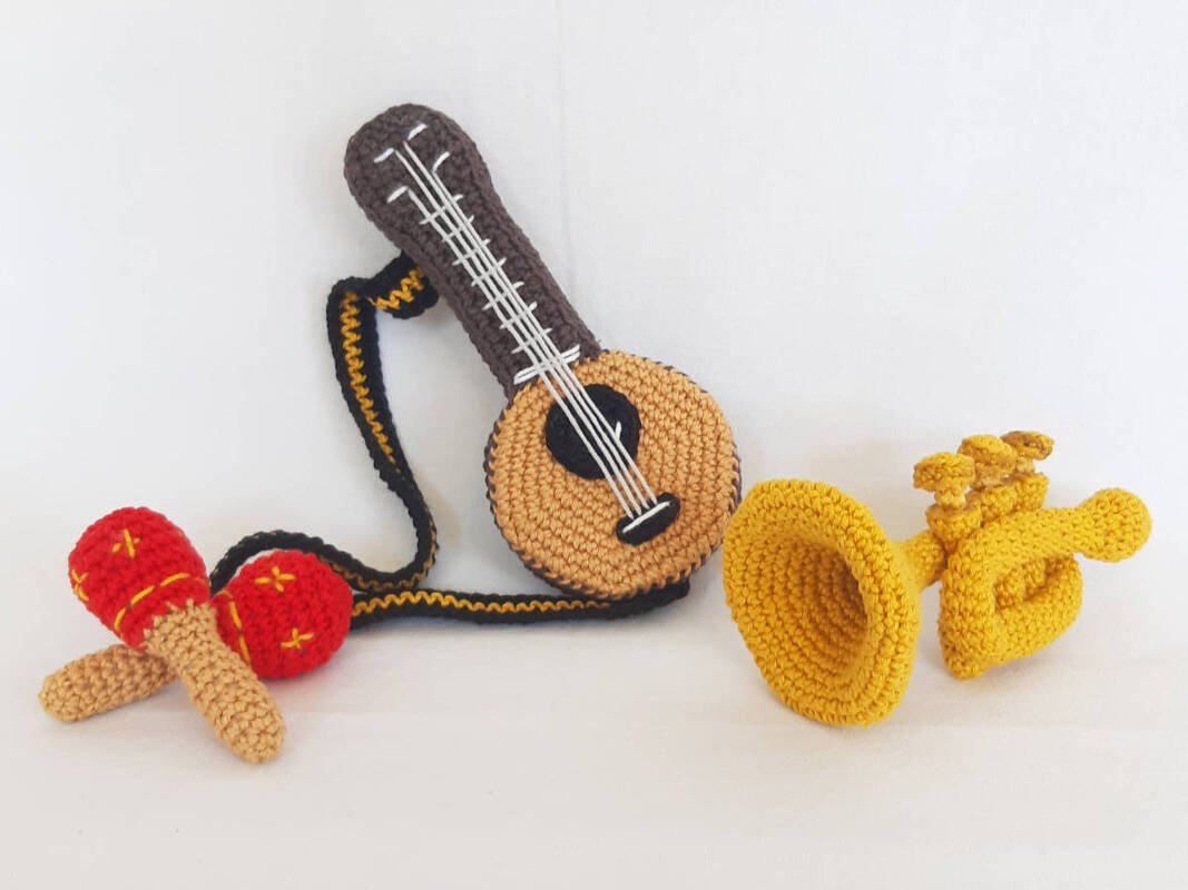 Guitar, Trumpet, Maracas - crochet pattern