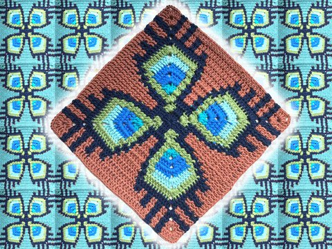 Grannyfliese 6  "Pfauentraum"