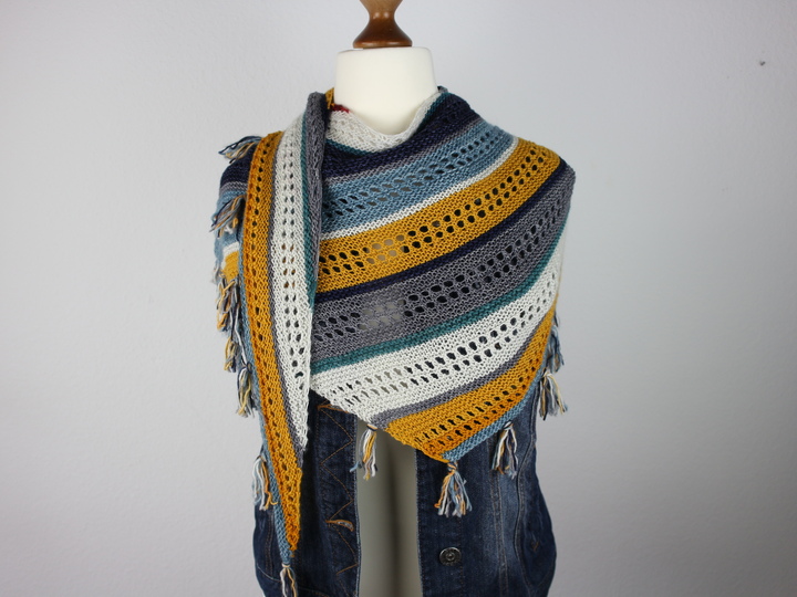 Knitting Pattern Scrap Yarn Shaw PDF No Ends to Weave In Triangular Shawl