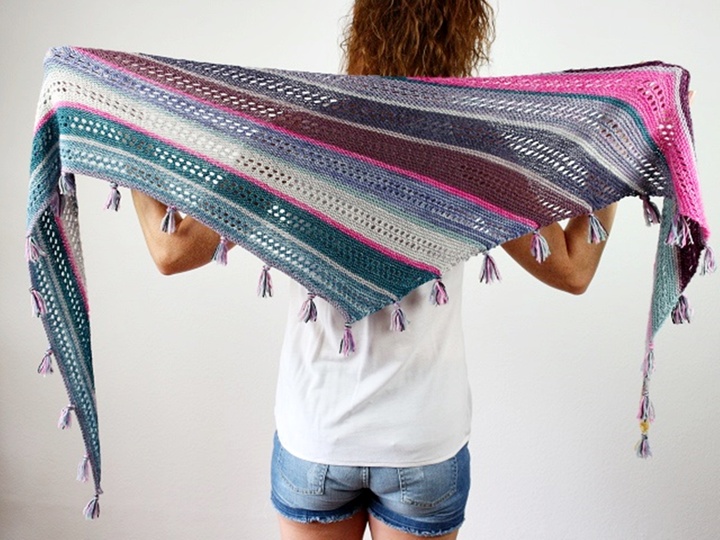 Strickanleitung Dreieckstuch aus Wollresten stricken ohne Fäden vernähen