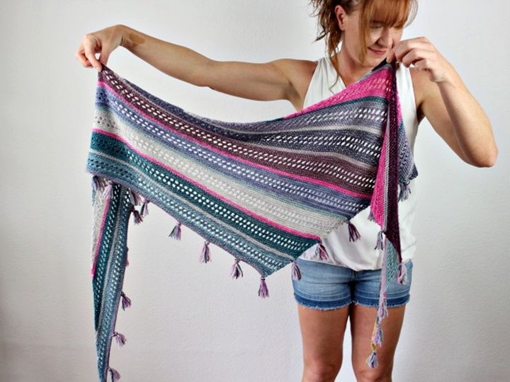 Strickanleitung Dreieckstuch aus Wollresten stricken ohne Fäden vernähen