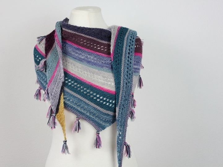 Strickanleitung Dreieckstuch aus Wollresten stricken ohne Fäden vernähen