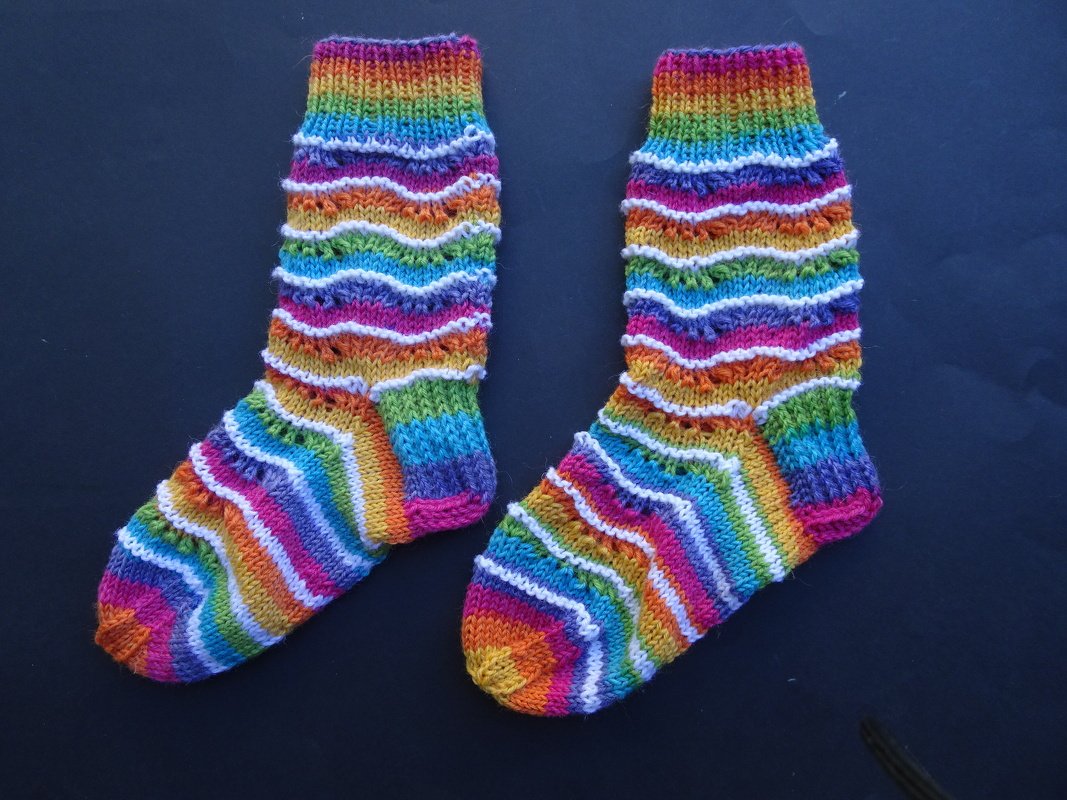 Anleitung für Socken im Pfauenfedermuster, Gr. 38/39 - Bild 2