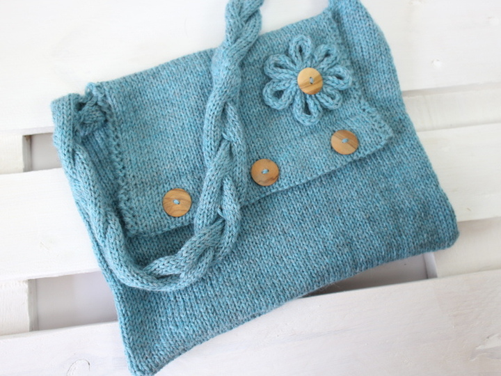 Strickanleitung Tasche ohne Nähte moderne Umhängetasche mit Klappe & Blüte