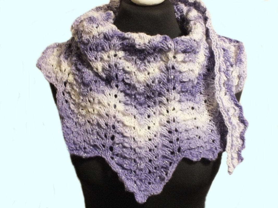 Strickanleitung kleines Dreieckstuch Wellenzeit 2