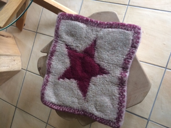 gestricktes und gefilztes Sitzkissen Stern zum Wenden - double face