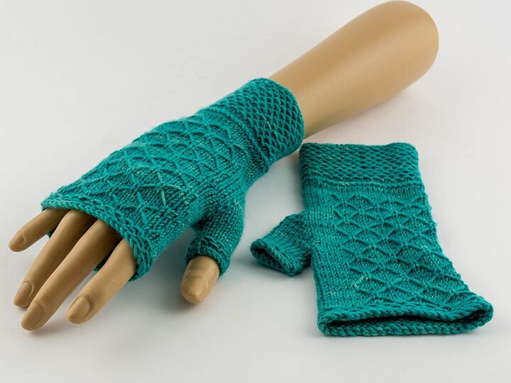 Strickanleitung Stulpen Pulswärmer mit schönem Muster Marthe Mitts