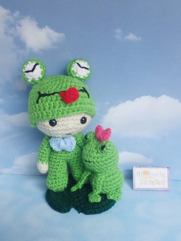 Felton in Frog Costume- - Amigurumi PDF- English