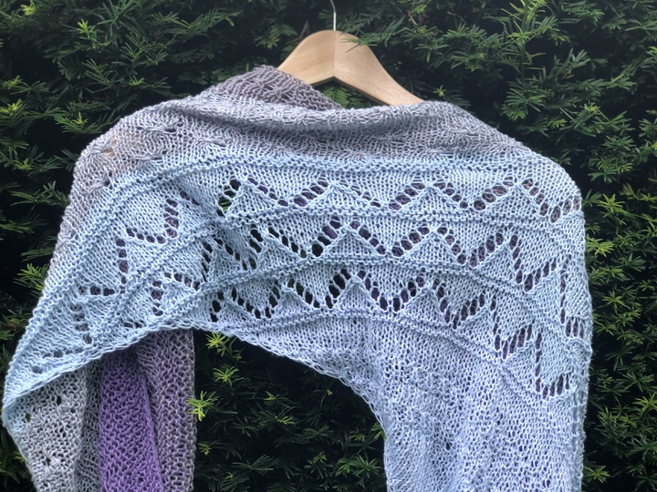 Strickanleitung - Bobbel-Dreieckstuch mit Farbverlauf "Sommer am Meer"