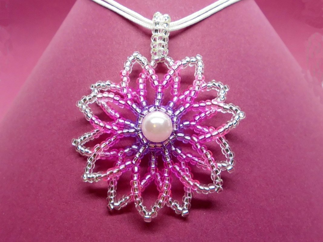 Dahlia Perlen-Anhänger im Farbverlauf