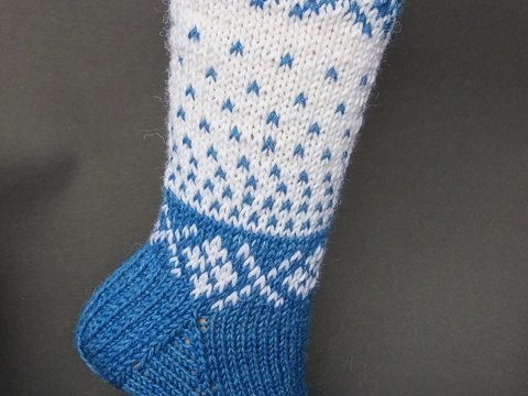 Strickanleitung für Socken mit Musterbordüren, Gr. 38/39