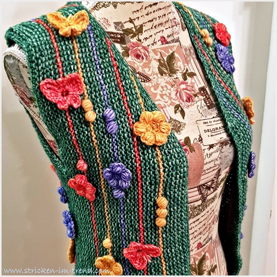 Strickanleitung für ärmellose Weste mit Häkelelementen | WOODSTOCK #1