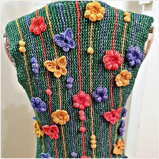 Strickanleitung für ärmellose Weste mit Häkelelementen | WOODSTOCK #1