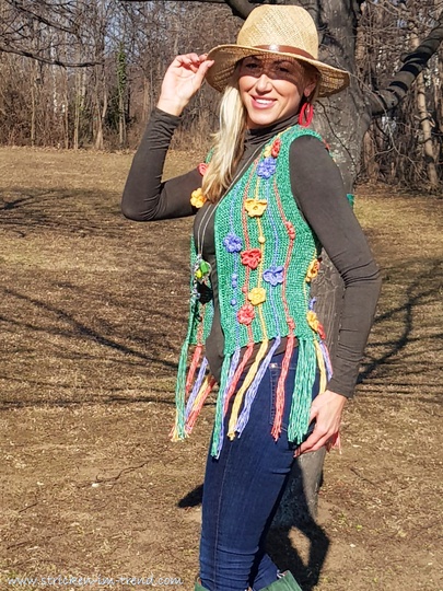 Strickanleitung für ärmellose Weste mit Häkelelementen | WOODSTOCK #1