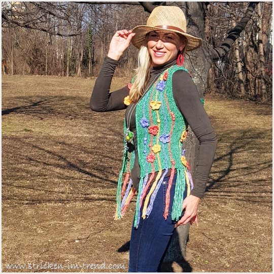 Strickanleitung für ärmellose Weste mit Häkelelementen | WOODSTOCK #1