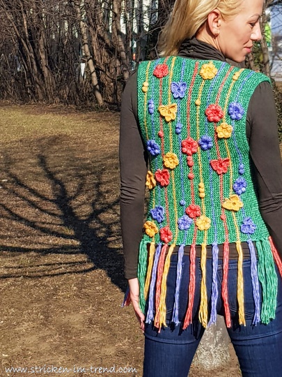 Strickanleitung für ärmellose Weste mit Häkelelementen | WOODSTOCK #1