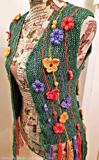 Strickanleitung für ärmellose Weste mit Häkelelementen | WOODSTOCK #1