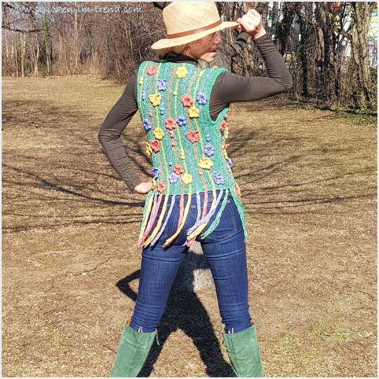 Strickanleitung für ärmellose Weste mit Häkelelementen | WOODSTOCK #1