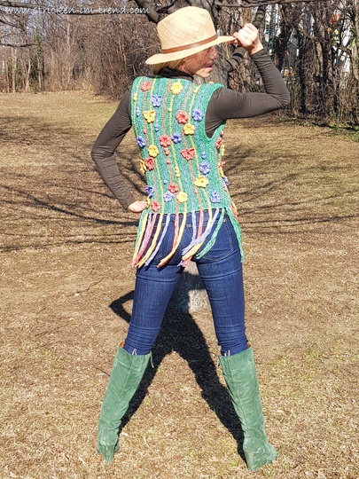 Strickanleitung für ärmellose Weste mit Häkelelementen | WOODSTOCK #1