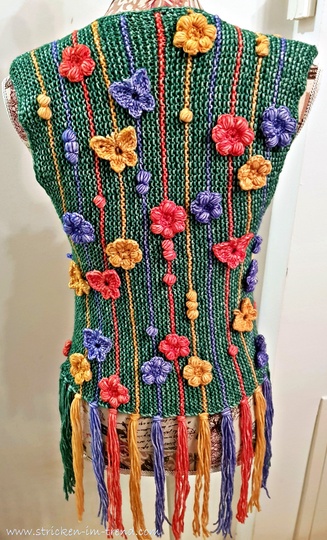 Strickanleitung für ärmellose Weste mit Häkelelementen | WOODSTOCK #1