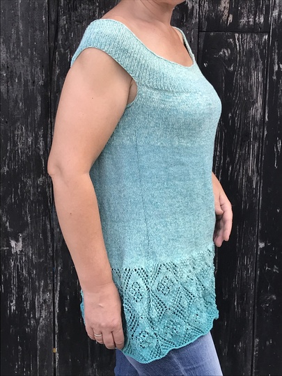 Sommertop mit Carmenkragen im Farbverlauf