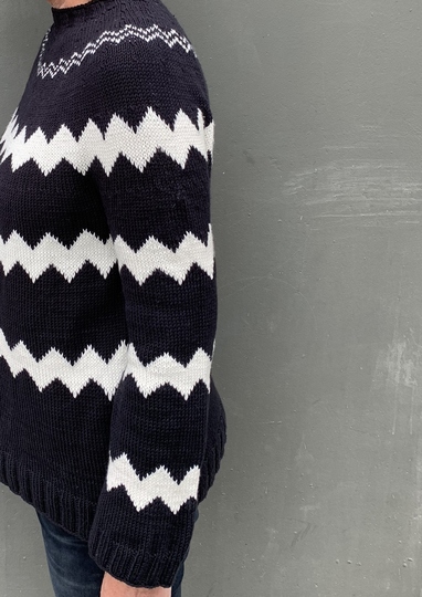 Strickanleitung, Pullover mit Rundpasse und Zackenmuster