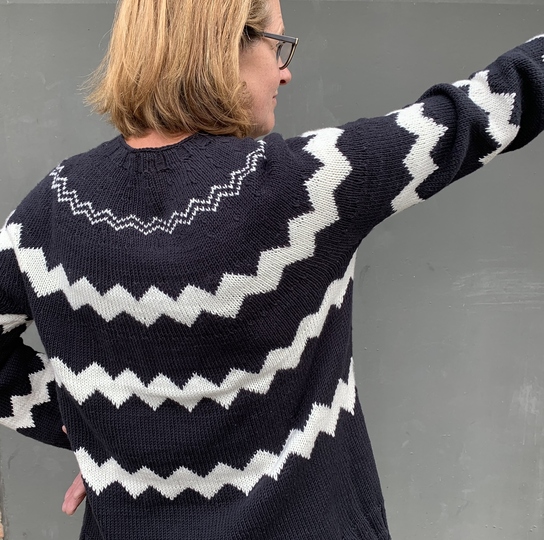 Strickanleitung, Pullover mit Rundpasse und Zackenmuster