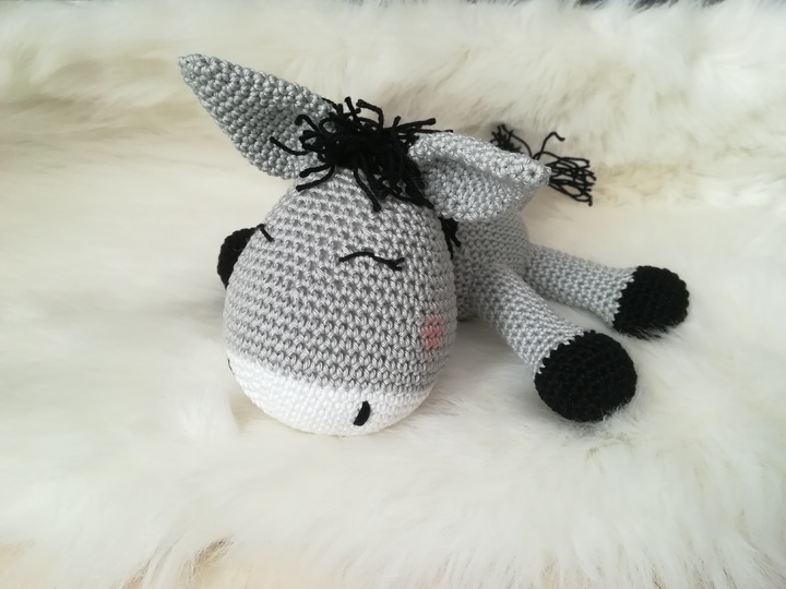 Häkelanleitung schlafender Esel, Amigurumi, Esel häkeln