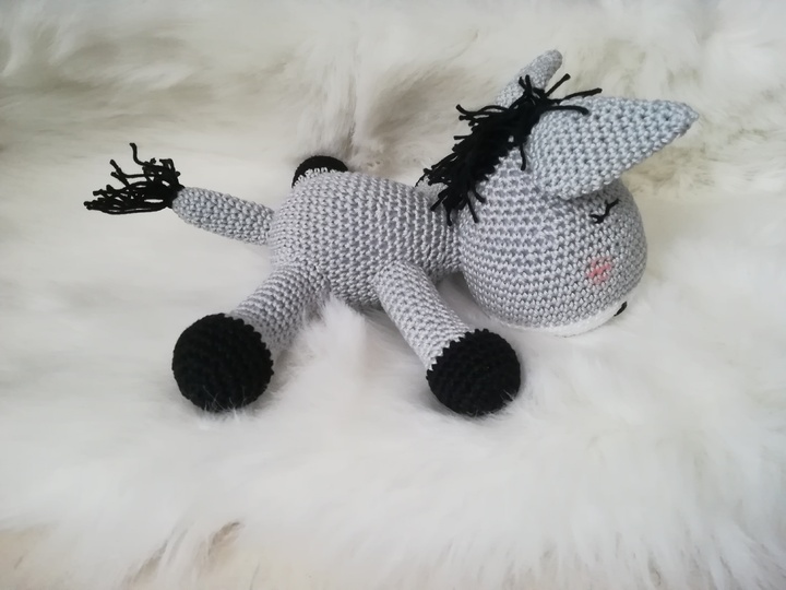 Häkelanleitung schlafender Esel, Amigurumi, Esel häkeln