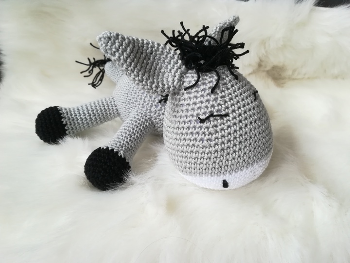 Häkelanleitung schlafender Esel, Amigurumi, Esel häkeln