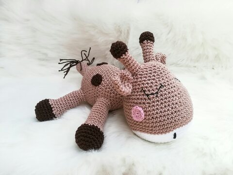 Häkelanleitung schlafende Giraffe, Amigurmi, Giraffe häkeln