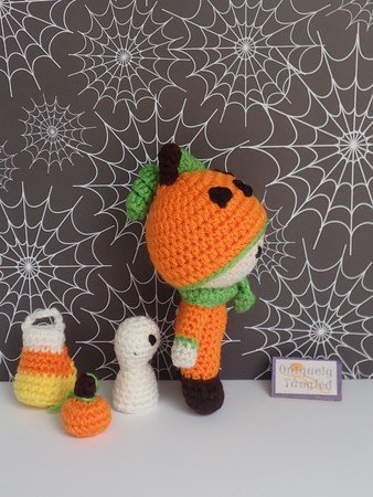 Felton in Pumpkin Costume- Crochet Amigurumi Pattern PDF- English
