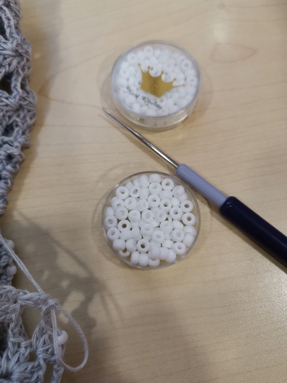 Kurze Jeanshose kombiniert mit Häkelansatz