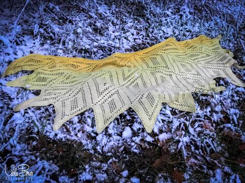 graphical leaves XL gehäkeltes Dreiecktuch