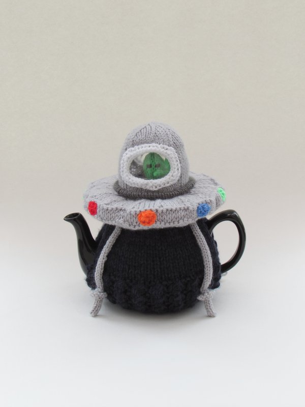 Alien Spaceship Tea Cosy Knitting Pattern - Image 6