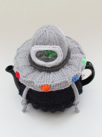 Alien Spaceship Tea Cosy Knitting Pattern