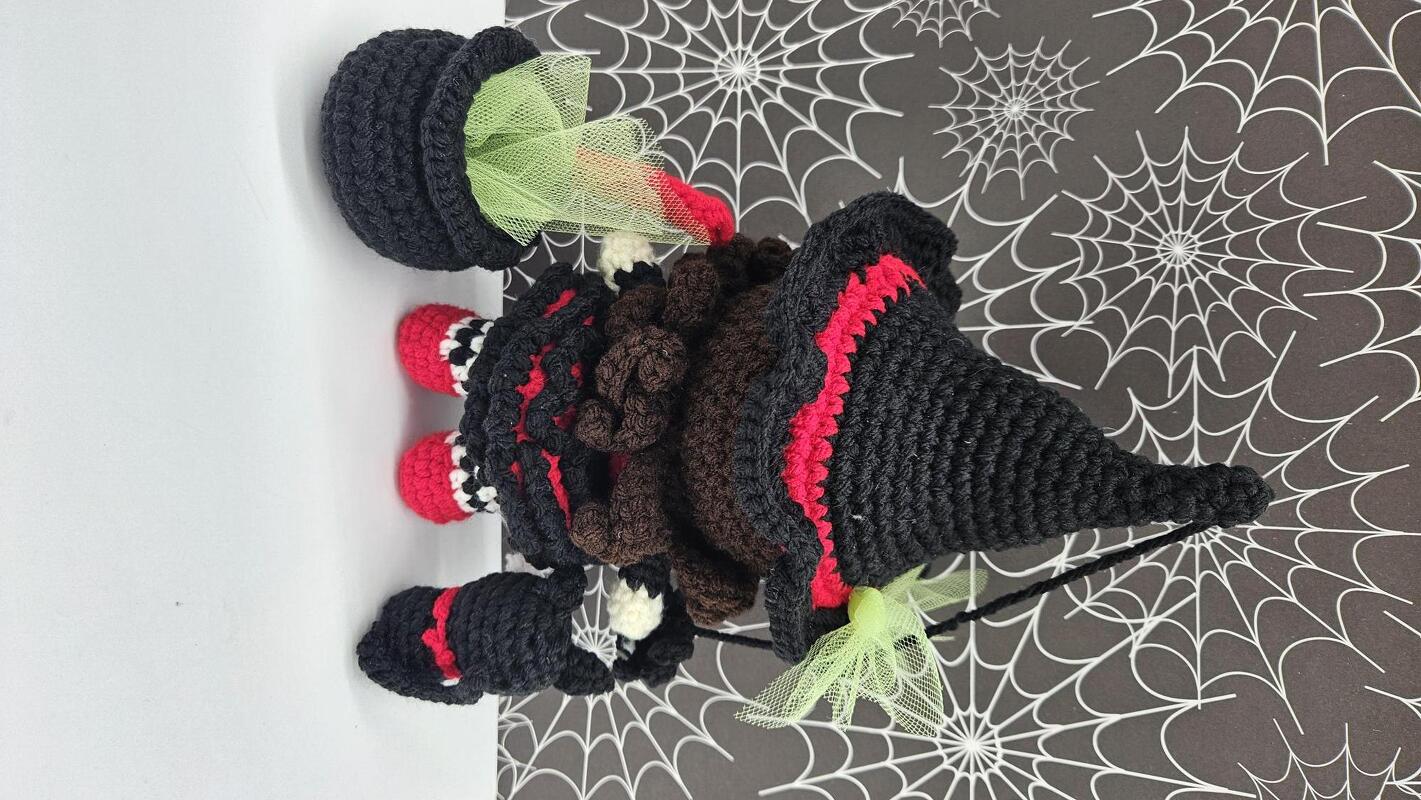 Pippa in Witch Costume- Crochet Amigurumi PDF- English - Image 10