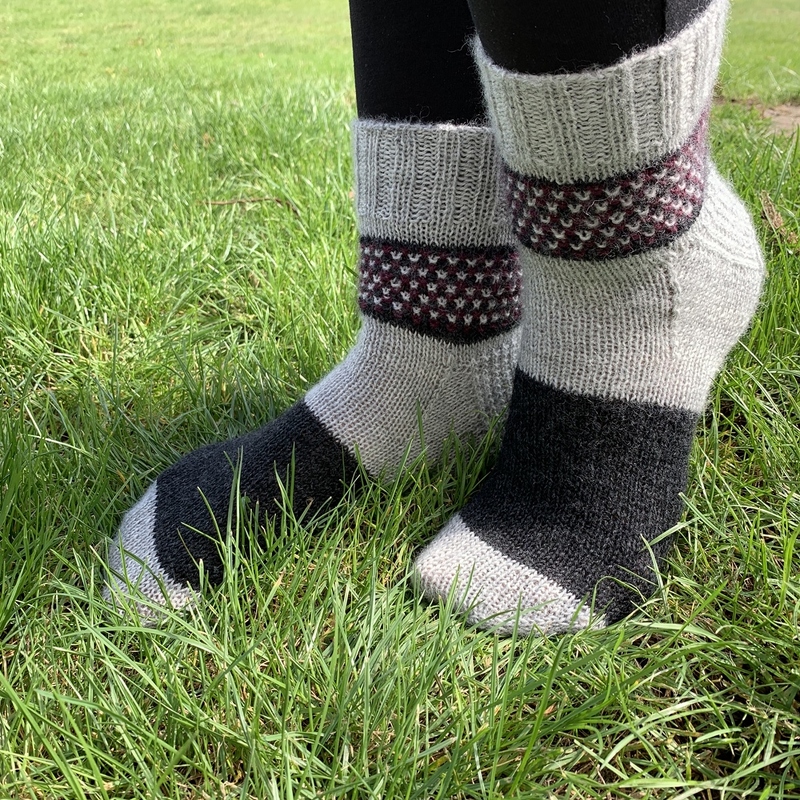 Socken mit Hebemaschen, Strickanleitung