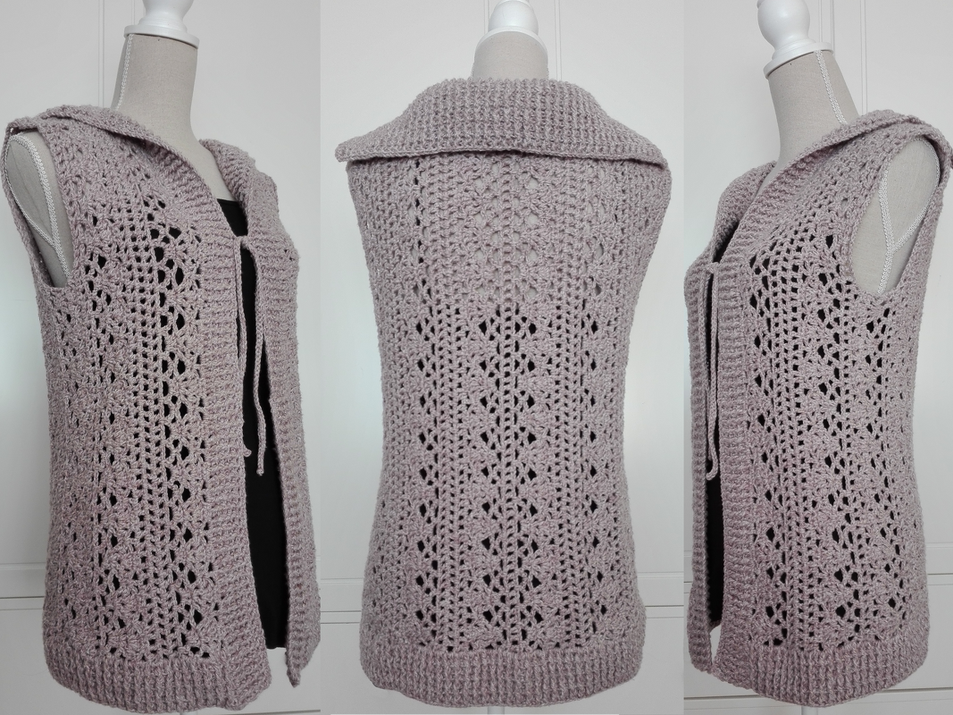 Ärmellose gehäkelte Damenweste in Altrosa mit Lochmuster, umgeschlagenem Kragen und Bindeband, Vorder- und Rückansicht