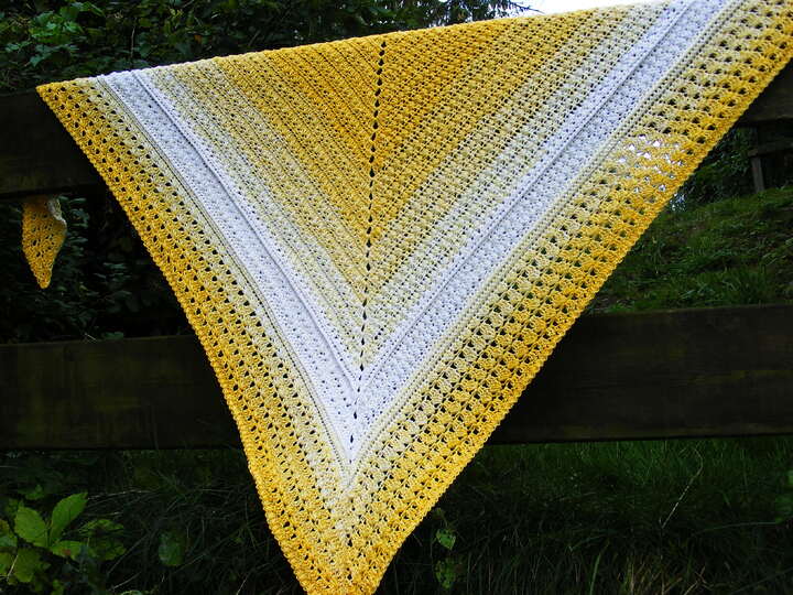 Häkelanleitung "Espina - Dreieckstuch mit Sternchenmuster im Baukastenverfahren"