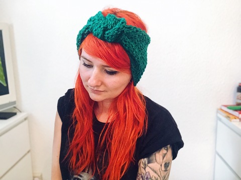 gestricktes Stirnband mit Knoten - perfekt für Anfänger