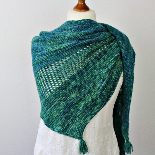Knitting Pattern PDF Shawl – asymmetrical triangle shawl “Under the Sea”