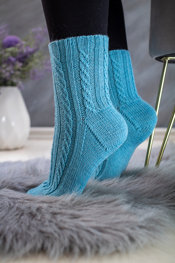 Twisted Left Socks - Strickanleitung für Socken mit Herzchenferse