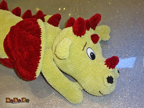 Kuschel-Drache Sir Darius, mit Geheimversteck– gehäkelt von Dadade