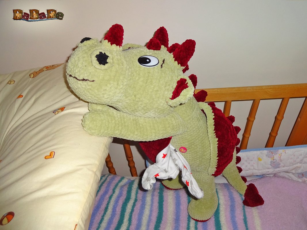 Kuschel-Drache Sir Darius, mit Geheimversteck– gehäkelt von Dadade - Bild 3