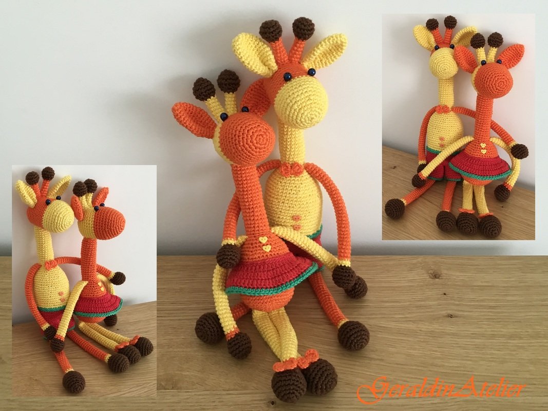 Zwei gehäkelte Amigurumi-Giraffen mit langen Hälsen, bunten Röcken und klarer Maschenstruktur