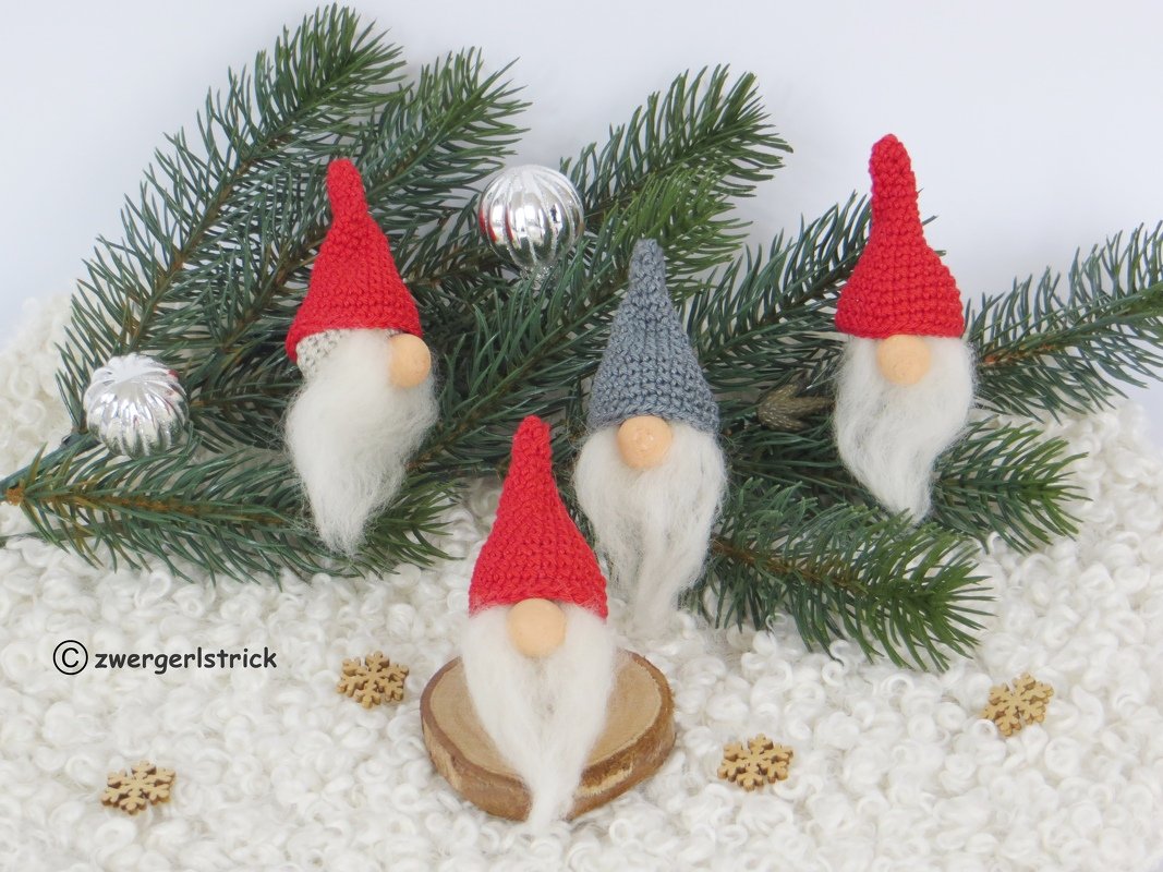 Häkelanleitung für kleine Weihnachtswichtel als Baumschmuck